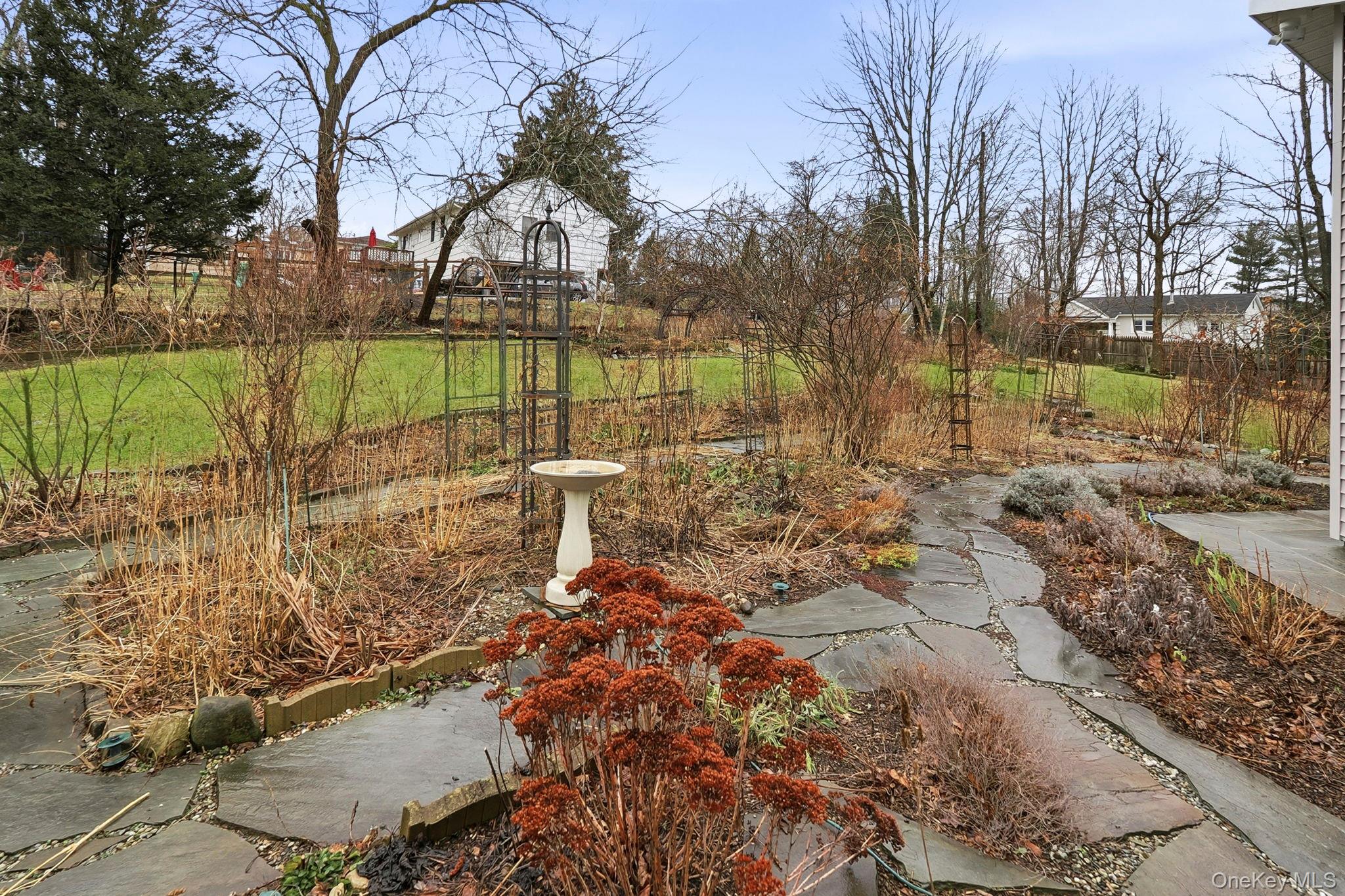 33 Fulmar Road Mahopac, NY 10541 - Photo 41 of 45 Garden.