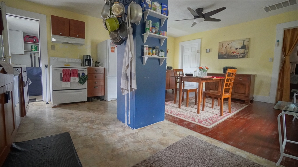 11 Spruce Street Springfield, MA 01105 - Photo 18 of 21