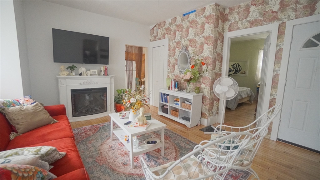 11 Spruce Street Springfield, MA 01105 - Photo 3 of 21