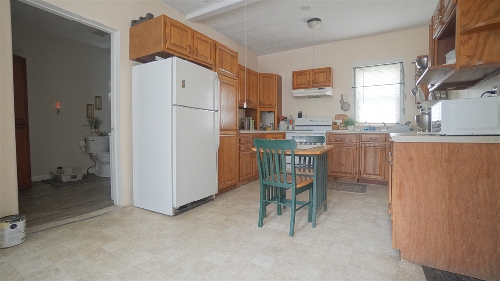 11 Spruce Street Springfield, MA 01105 - Photo 7 of 21