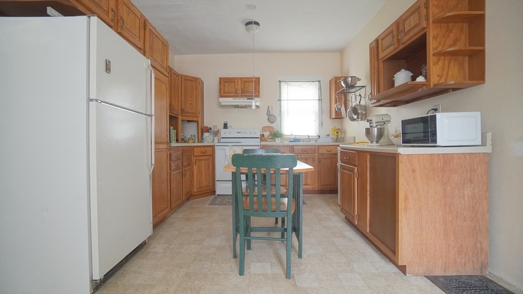 11 Spruce Street Springfield, MA 01105 - Photo 8 of 21