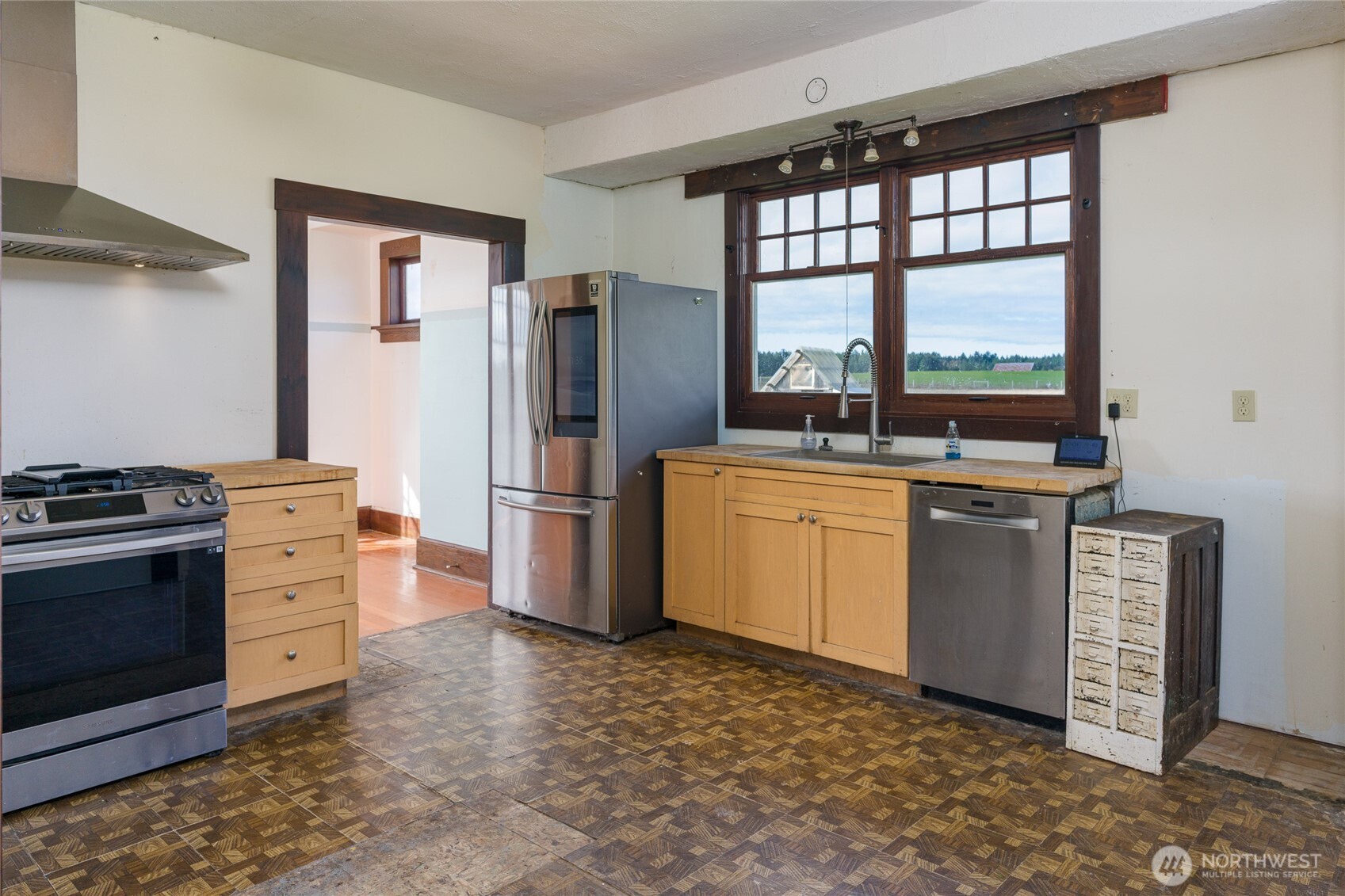 5625 Fisherman Bay Road Lopez Island, WA 98261 - Photo 23 of 40 a kitchen with a stove a sink and a refrigerator