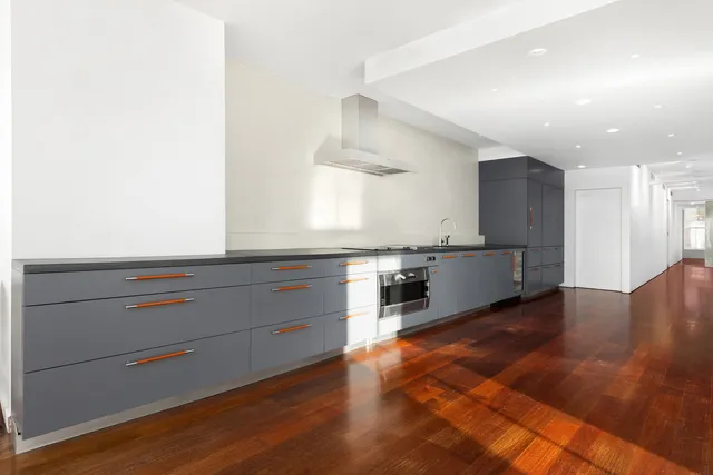 $3,000,000 | 419 West Broadway, Unit 4S | SoHo