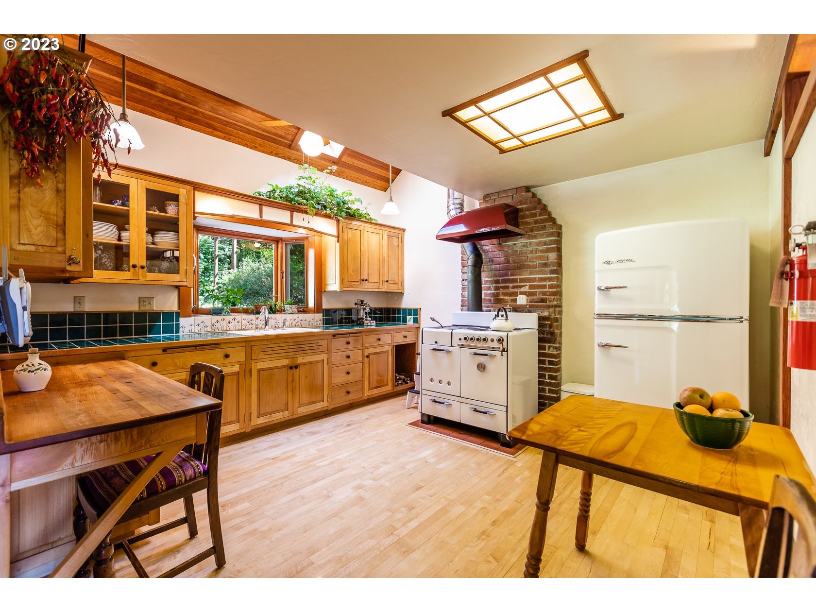 24739 Demming Ridge Road Elmira, OR 97437 - Photo 23 of 48 Kitchen