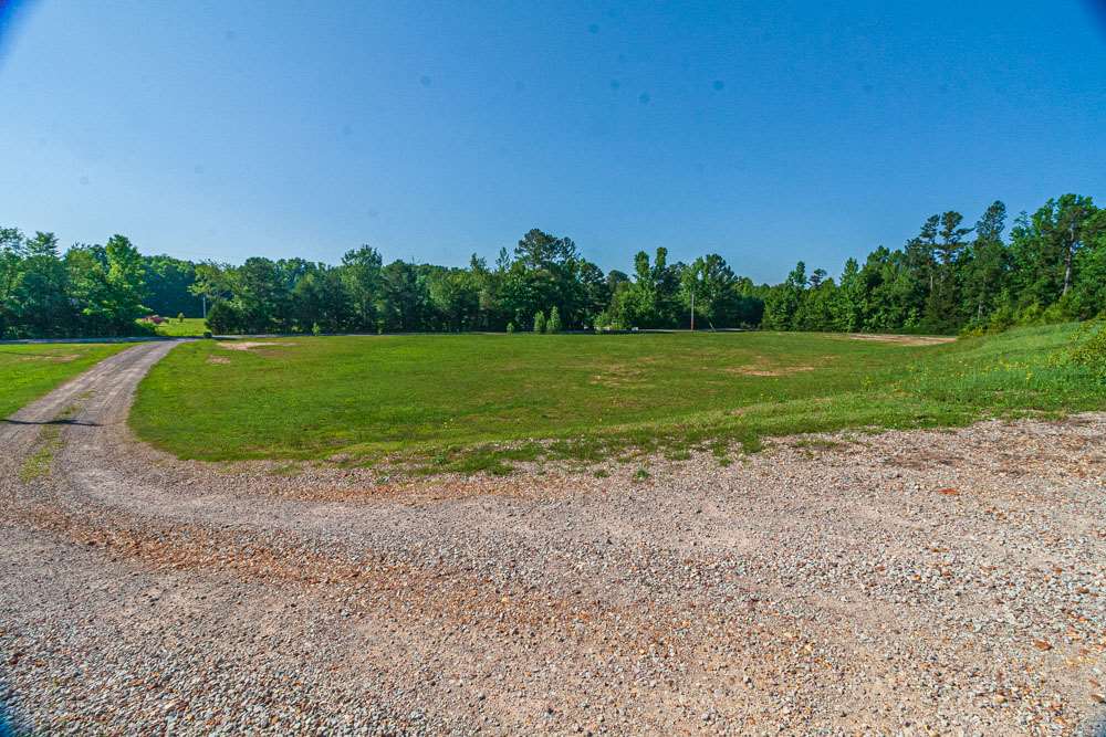 2935 Sulphur Springs Road Selmer, TN 38375 - Photo 4 of 19 Gallery Image 4