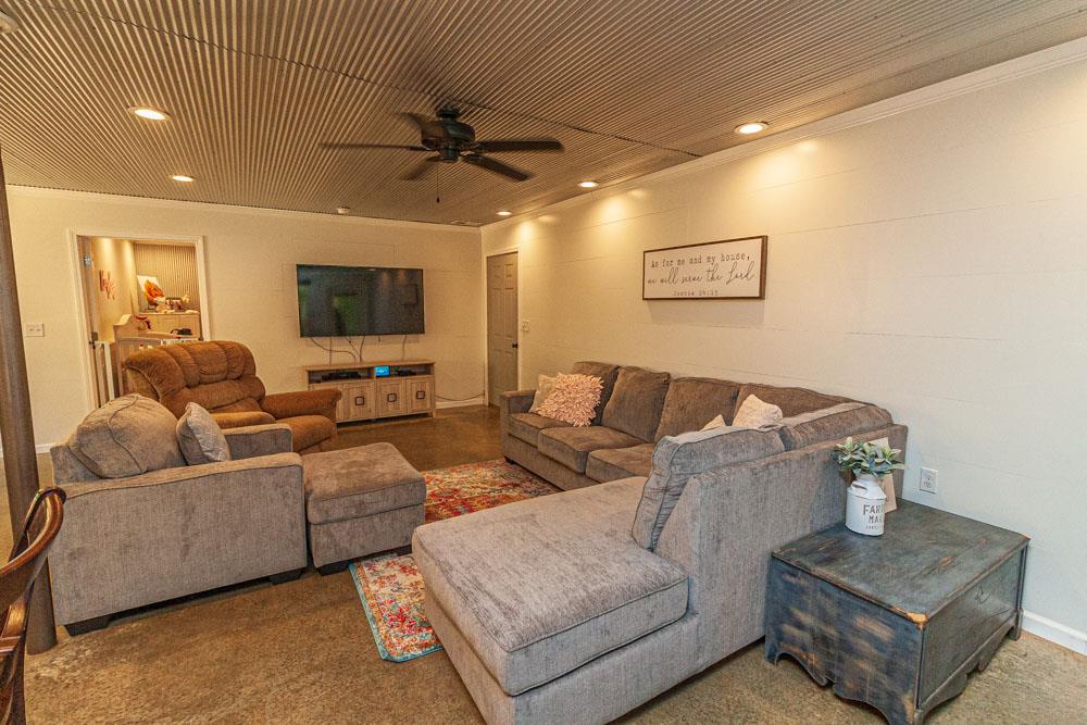 2935 Sulphur Springs Road Selmer, TN 38375 - Photo 6 of 19 Gallery Image 6
