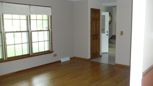 1426 Foxhill Road Naperville, IL 60563 - Photo 3 of 16