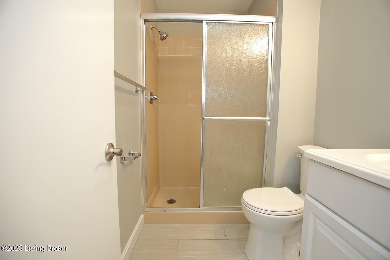 3454 Fern Lea Road Louisville, KY 40216 - Photo 28 of 56 Primary Bath