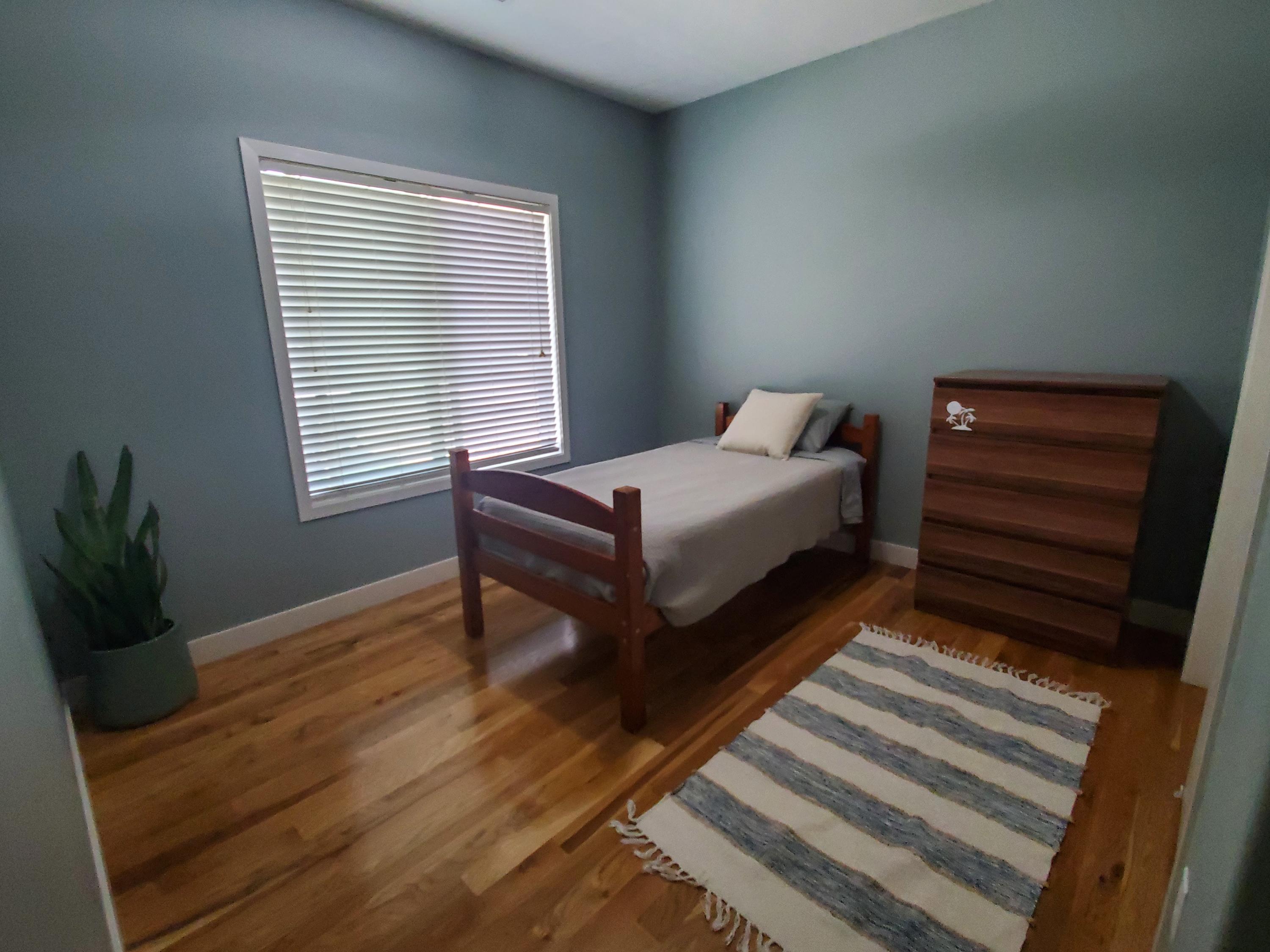 863 South Haskell Street Central Point, OR 97502 - Photo 25 of 38 Guest Bedroom 1