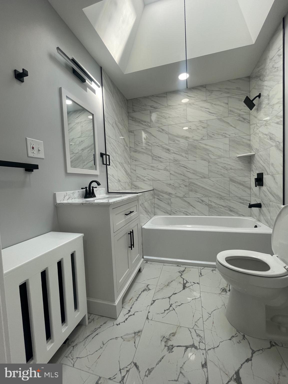 290 Kent Road Upper Darby, PA 19082 - Photo 17 of 26 Main Bathroom