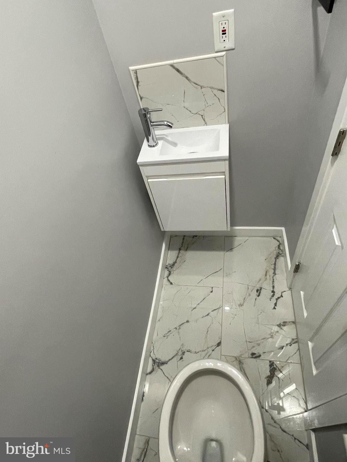 290 Kent Road Upper Darby, PA 19082 - Photo 7 of 26 1st Floor Powder Room