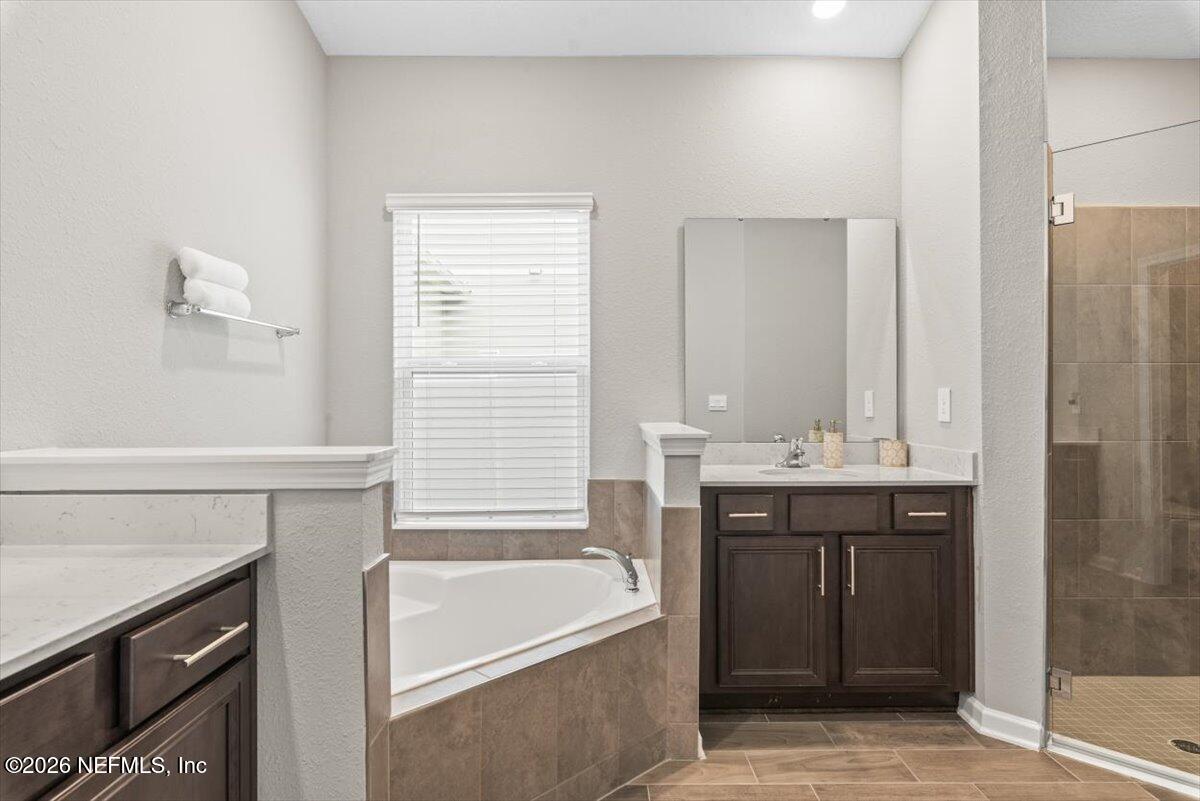 40 Pecan Rdg Court Jacksonville, FL 32218 - Photo 18 of 37 Owners Bathroom
