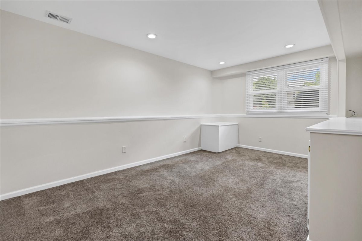 1820 Claremont Road Hoffman Estates, IL 60169 - Photo 23 of 33