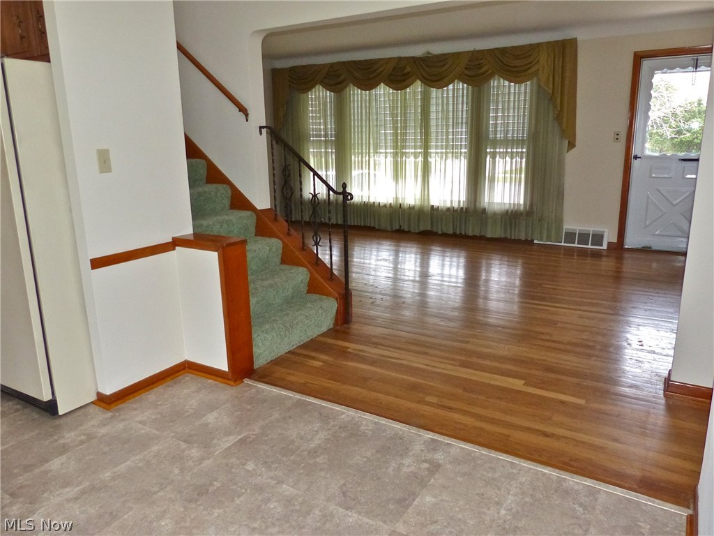 30437 Clarmont Road Willowick, OH 44095 - Photo 4 of 23