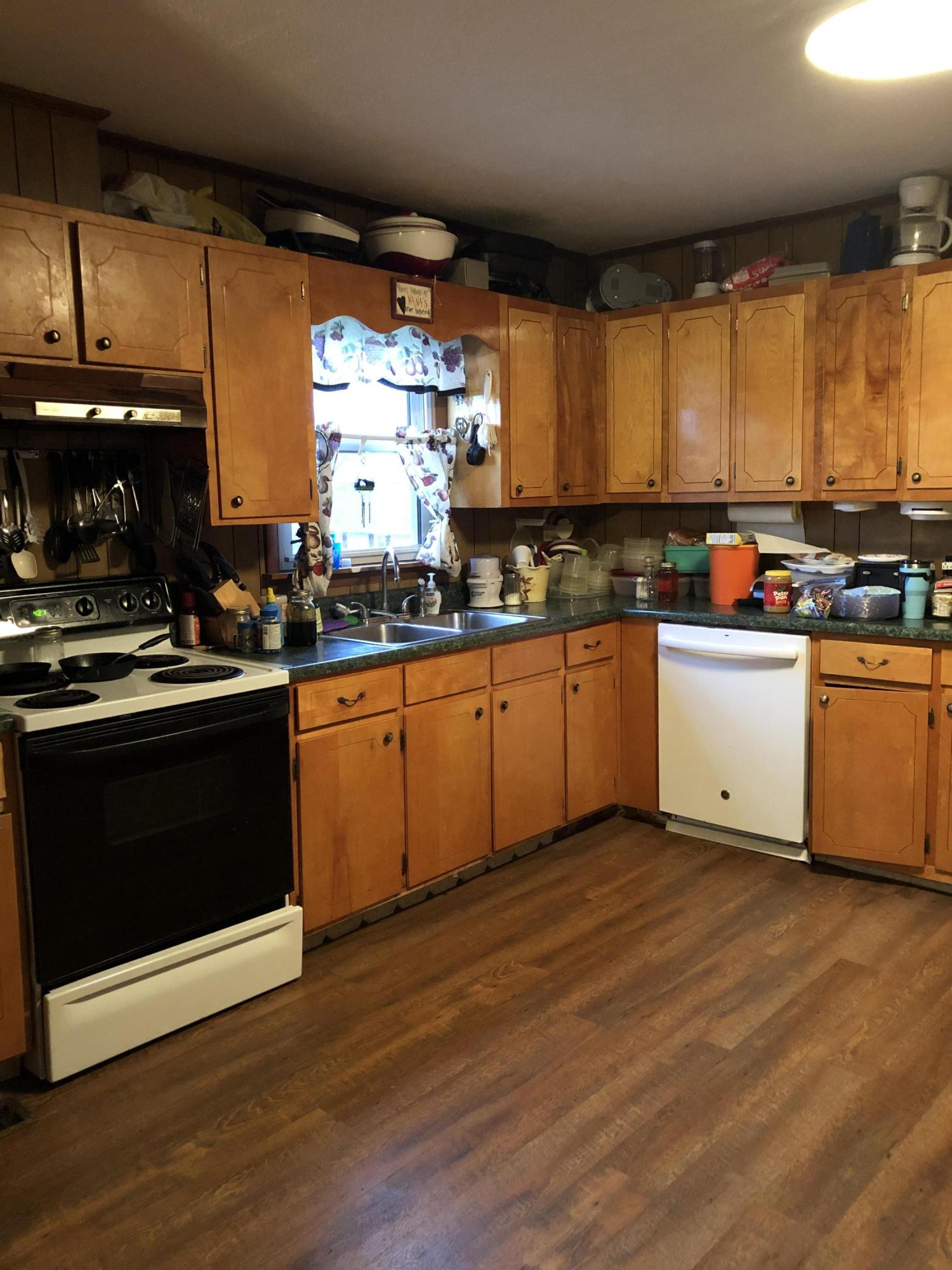 129 Log Cabin Road Elizabethton, TN 37643 - Photo 2 of 12 IMG-5504