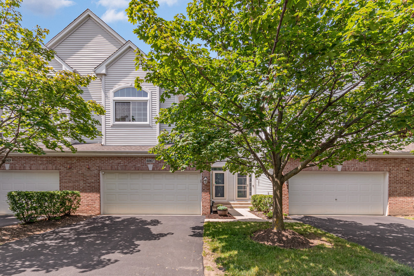 6067 Delaney Drive Hoffman Estates, IL 60192 - Photo 1 of 2