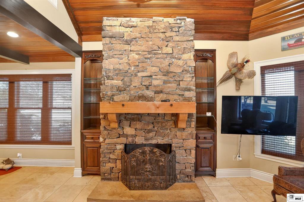 114 Apache Trail Delhi, LA 71232 - Photo 13 of 38 a brick building with a door and a window