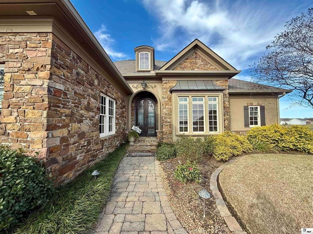 114 Apache Trail Delhi, LA 71232 - Photo 7 of 38 a front view of a house with garden