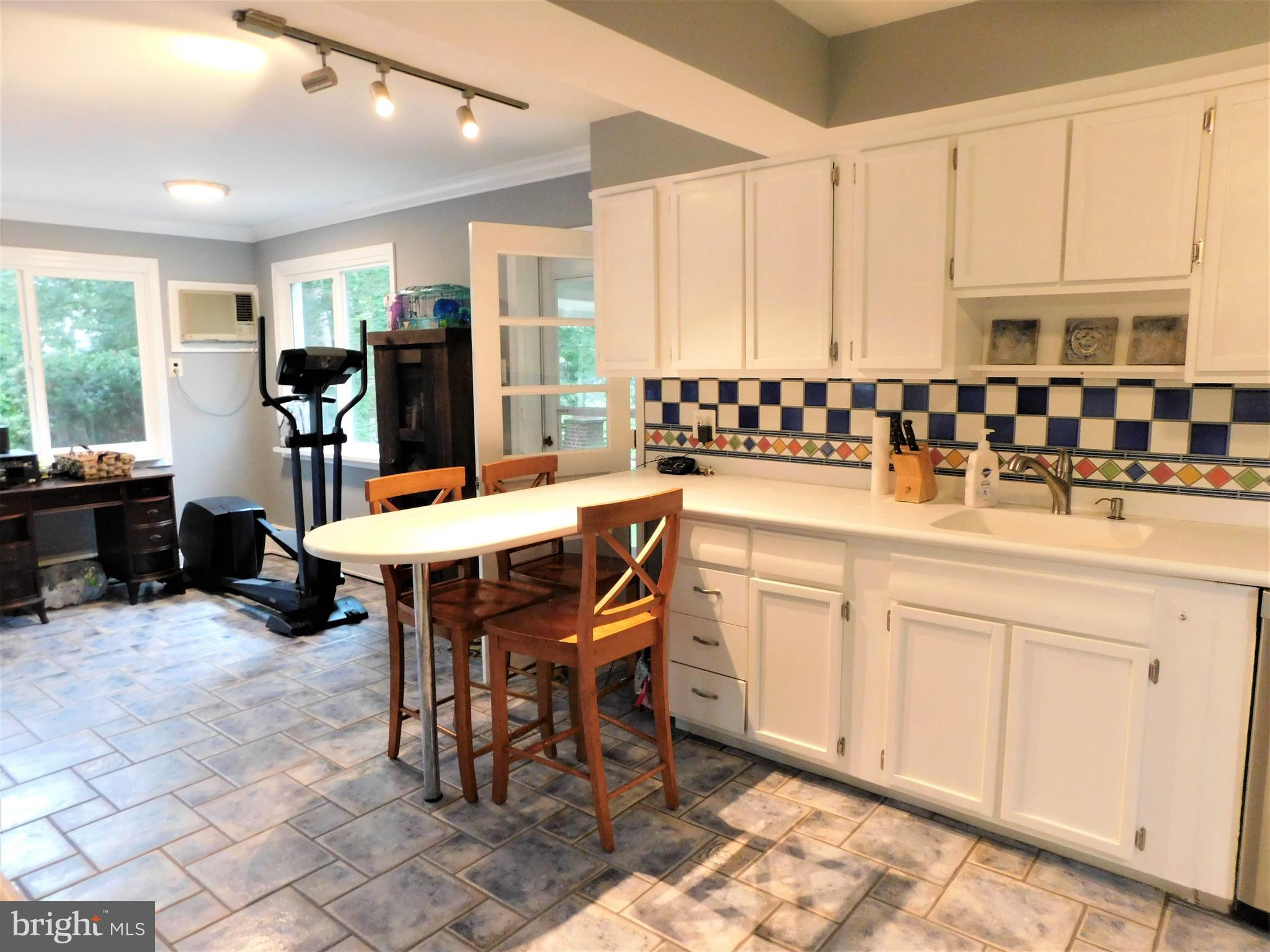5 West Chelfield Road Glenside, PA 19038 - Photo 29 of 73 Peninsula island with breakfast bar seating