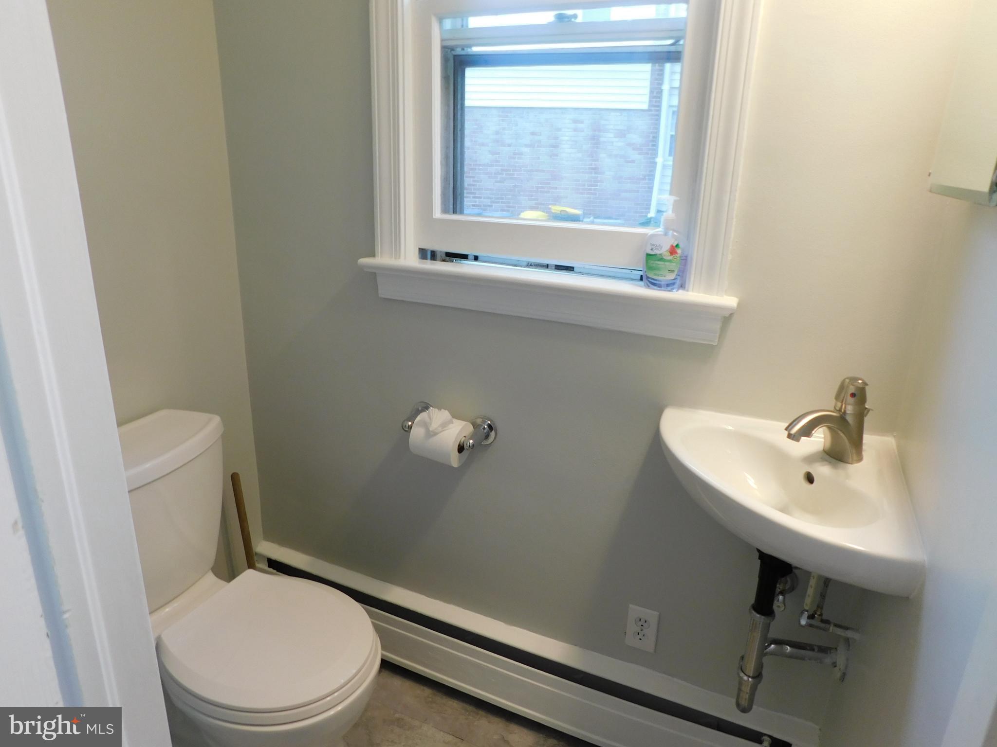 5 West Chelfield Road Glenside, PA 19038 - Photo 39 of 73 1st floor powder room off Family Rm