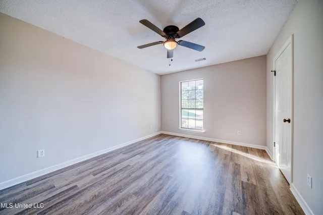 $299,999 | 177 South Fork Cove, Senatobia, MS 38668