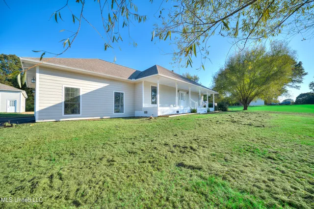 $299,999 | 177 South Fork Cove, Senatobia, MS 38668