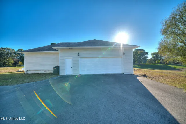 $299,999 | 177 South Fork Cove, Senatobia, MS 38668