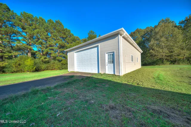 $299,999 | 177 South Fork Cove, Senatobia, MS 38668