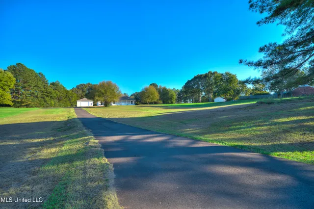 $299,999 | 177 South Fork Cove, Senatobia, MS 38668