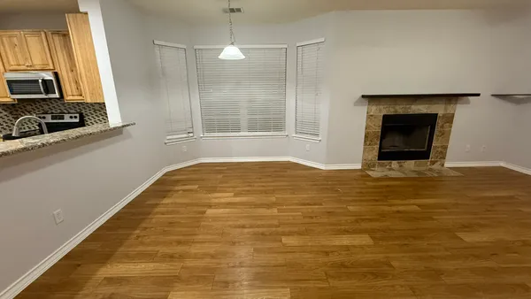 $1,600 | 400 West Street, Unit A, Hutto, TX 78634