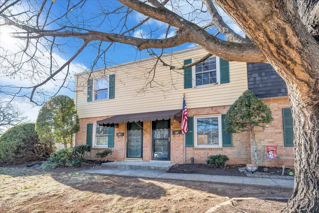 $194,000 | 1519 Wautauga Street Southwest, Unit E, Roanoke, VA 24015