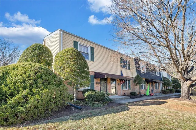 $194,000 | 1519 Wautauga Street Southwest, Unit E, Roanoke, VA 24015