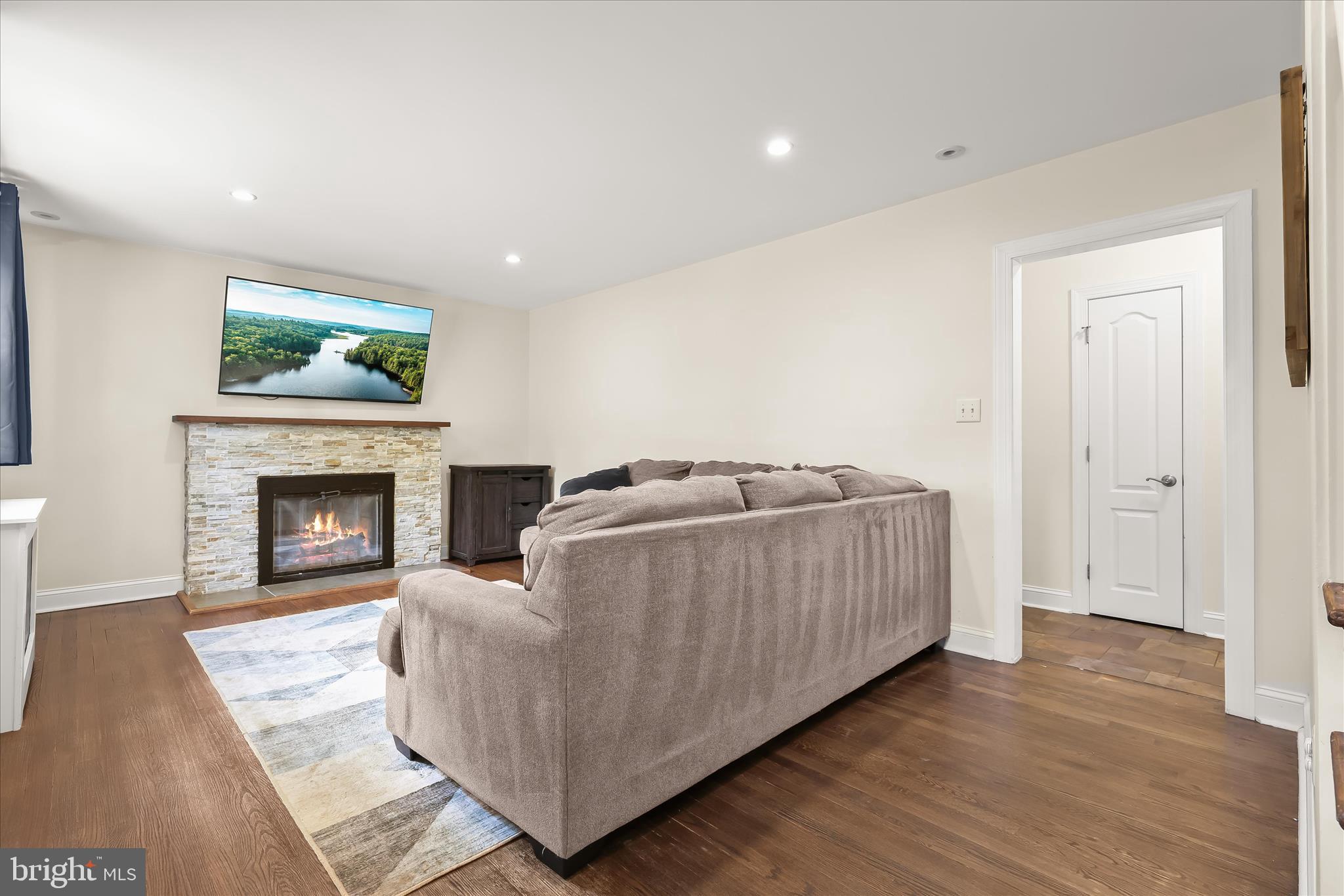 220 Everett Road Monkton, MD 21111 - Photo 6 of 36 Living Room