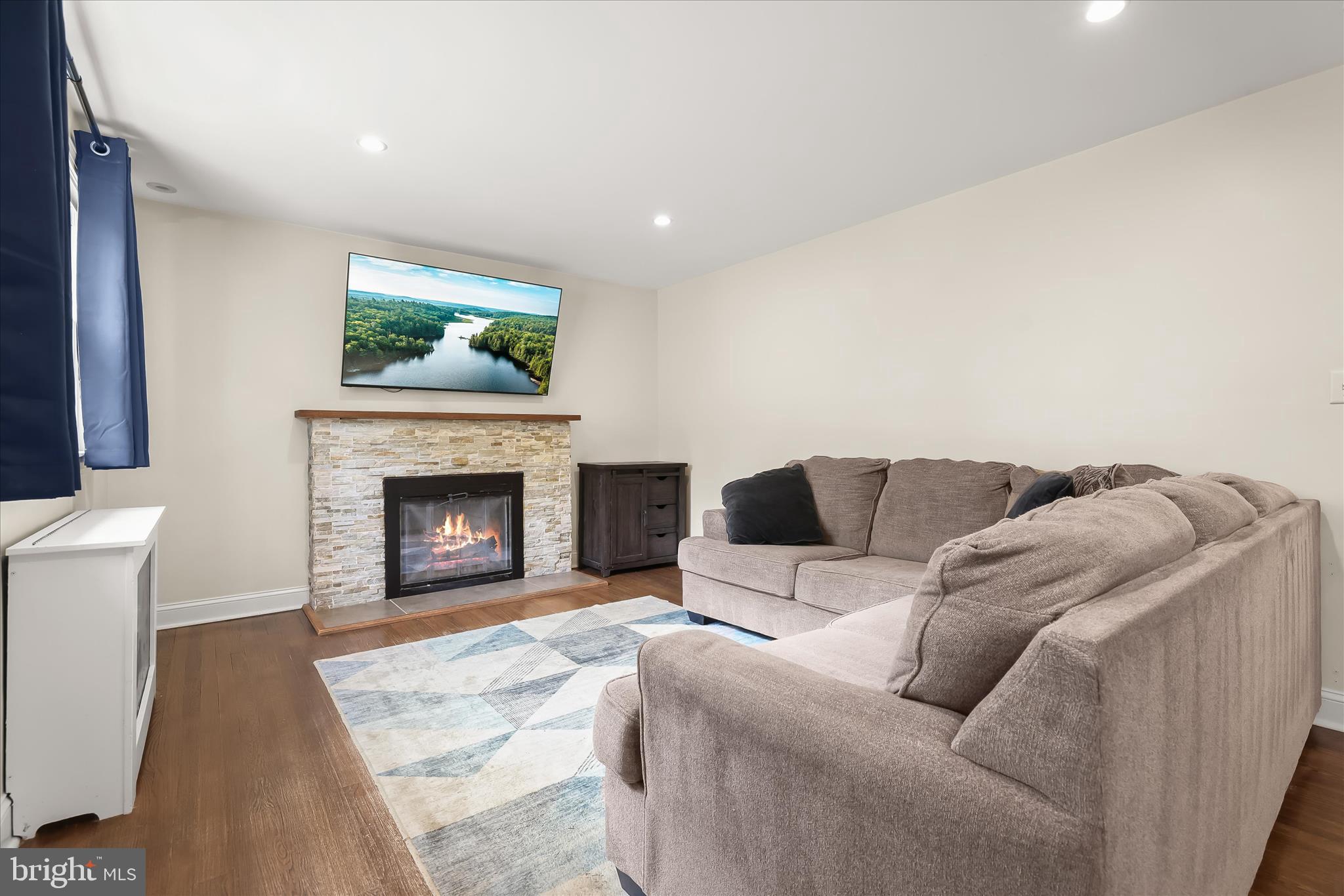 220 Everett Road Monkton, MD 21111 - Photo 7 of 36 Living Room