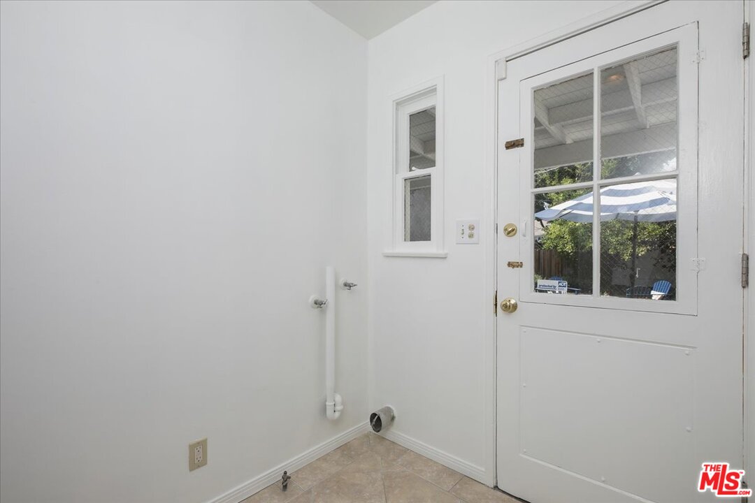6623 Ruffner Avenue Lake Balboa, CA 91406 - Photo 8 of 25 Gallery Image 8