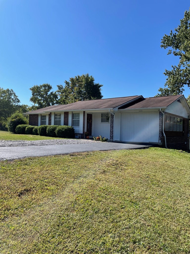 1631 Sockless Road Dandridge, TN 37725 - Photo 3 of 25 Gallery Image 3