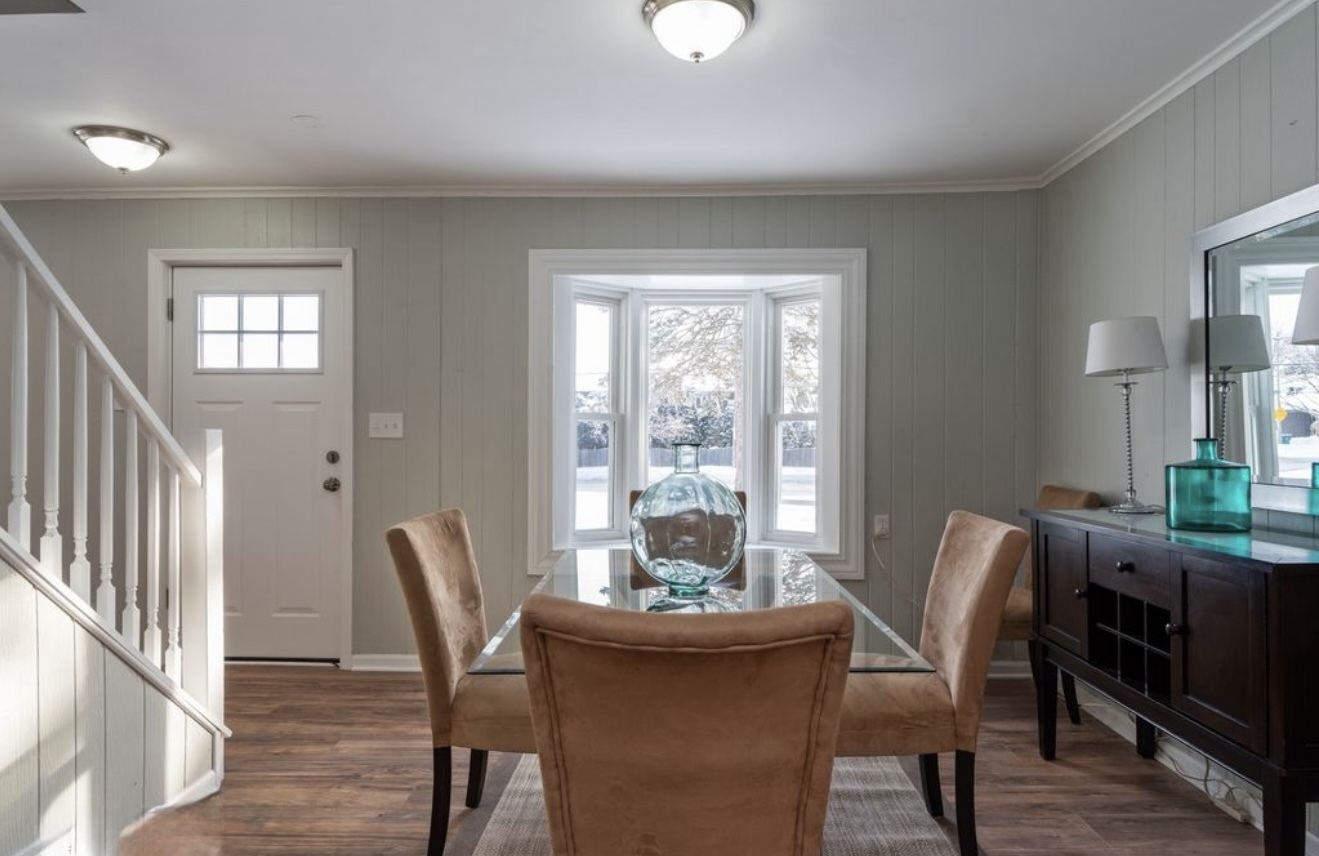 684 Pfingsten Road Northbrook, IL 60062 - Photo 18 of 33 a dining room with furniture and wooden floor