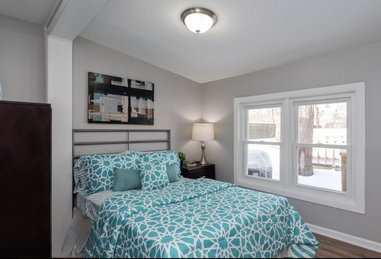 684 Pfingsten Road Northbrook, IL 60062 - Photo 28 of 33 a bedroom with a bed and a window