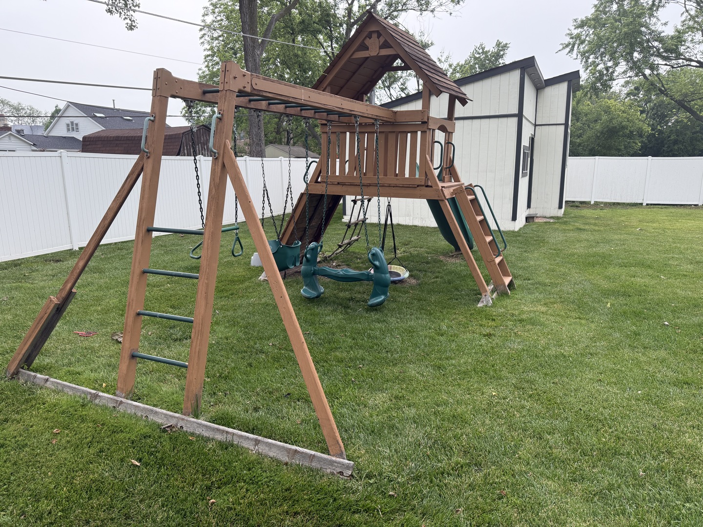 684 Pfingsten Road Northbrook, IL 60062 - Photo 30 of 33 a view of a slide