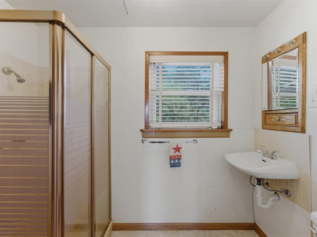 381 Bynum Road Bowie, TX 76230 - Photo 24 of 40