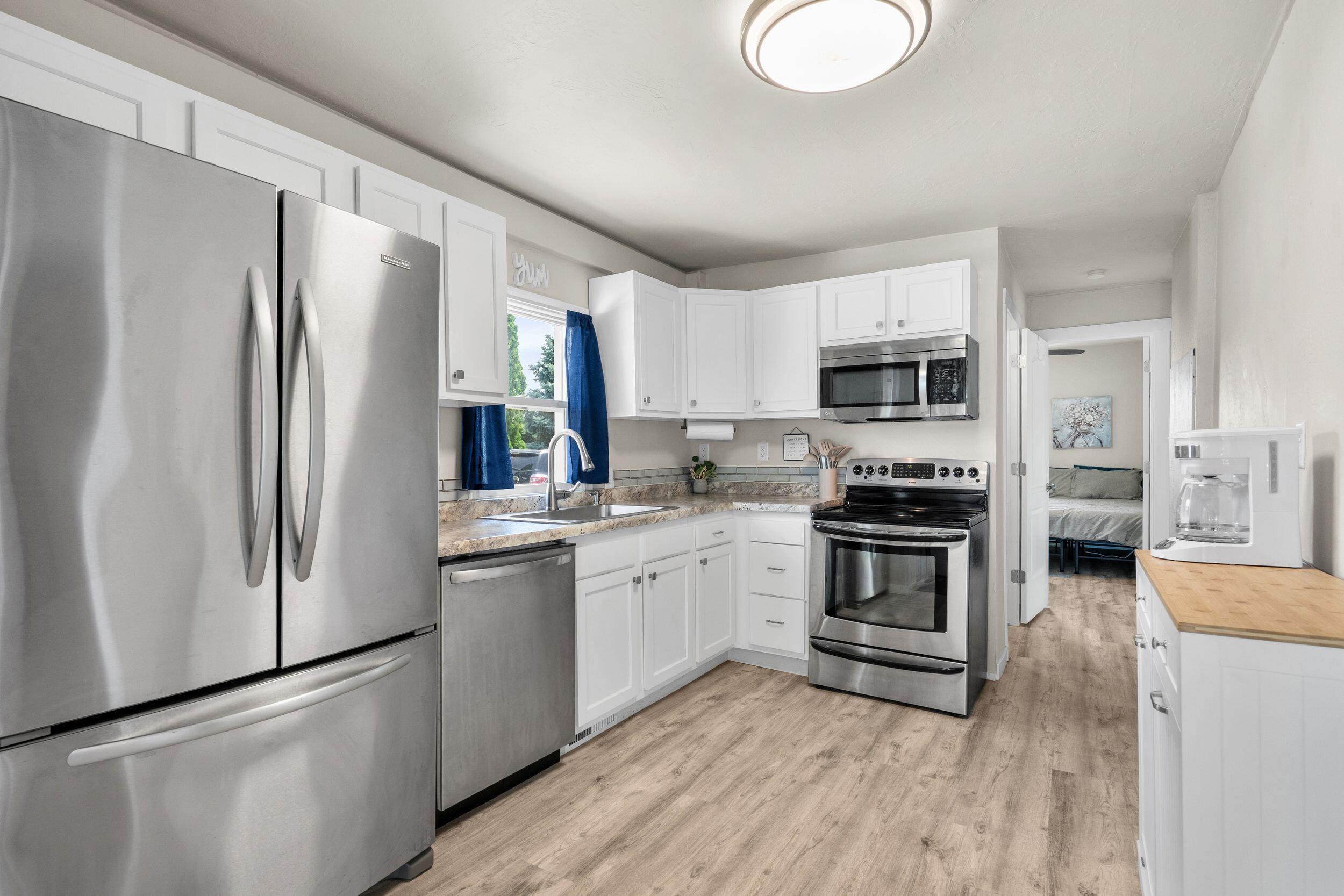 5660 West Reighmoor Road Omro, WI 54963 - Photo 11 of 43 Kitchen