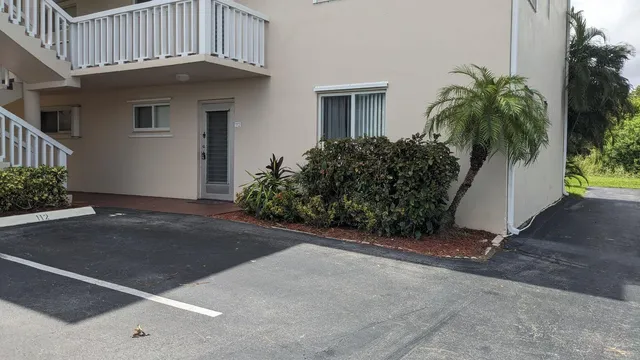 $1,900 | 2856 Garden Drive South, Unit 112, Lake Worth, FL 33461