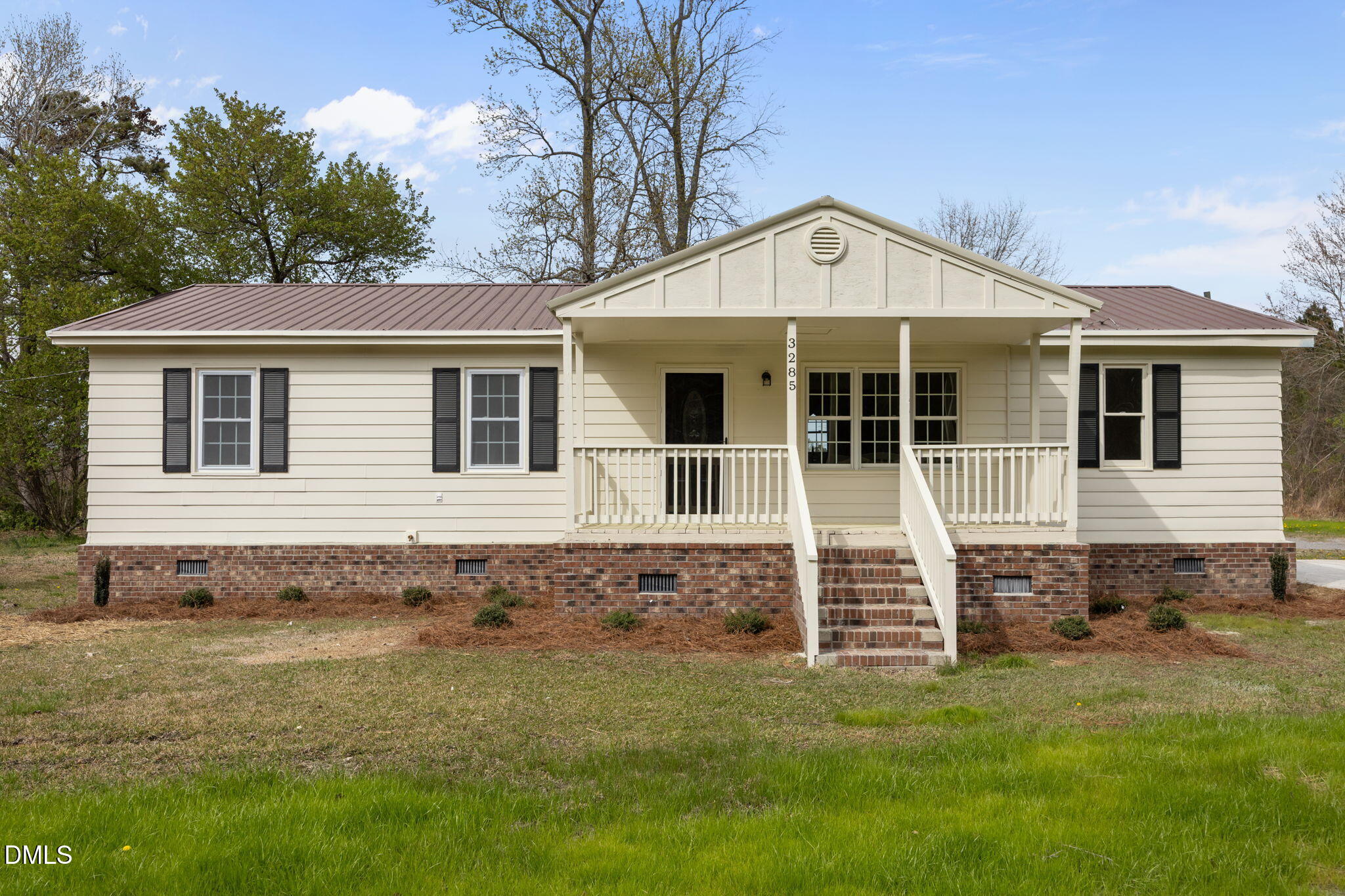 3285 Free Union Church Road Pinetown, NC 27865 - Photo 1 of 41 a front view of a house with a garden