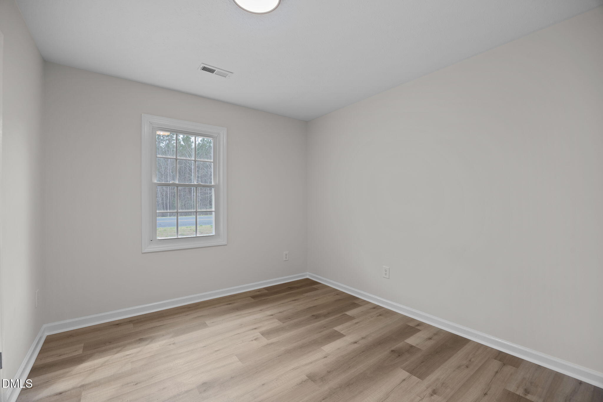 3285 Free Union Church Road Pinetown, NC 27865 - Photo 16 of 41 an empty room with a window