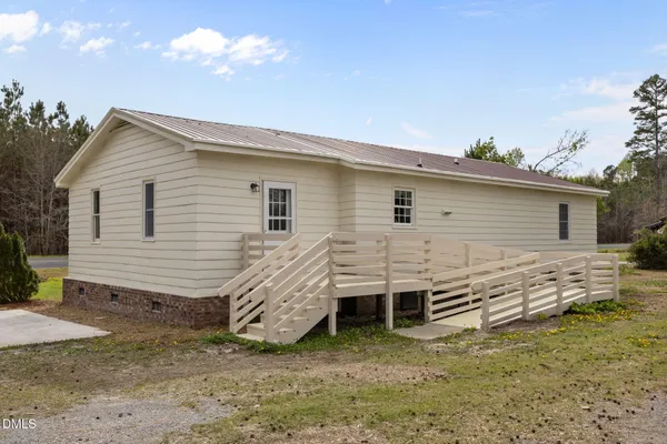 a view of a house with a backyard