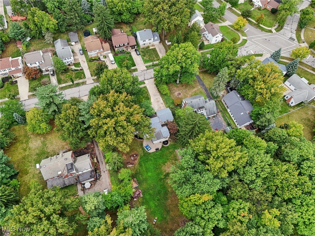 1367 Clearview Road Cleveland, OH 44124 - Photo 3 of 37