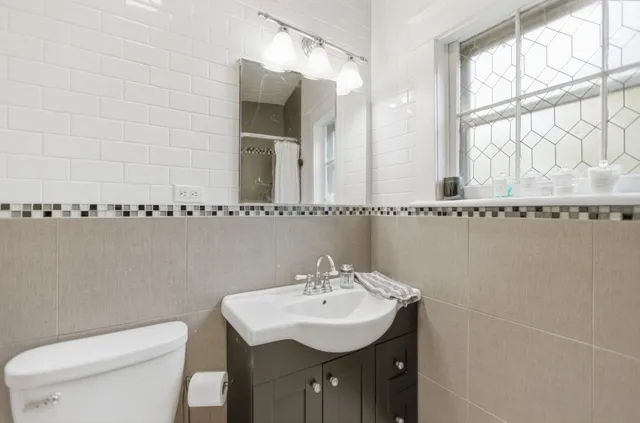 a view of livingroom with furniture