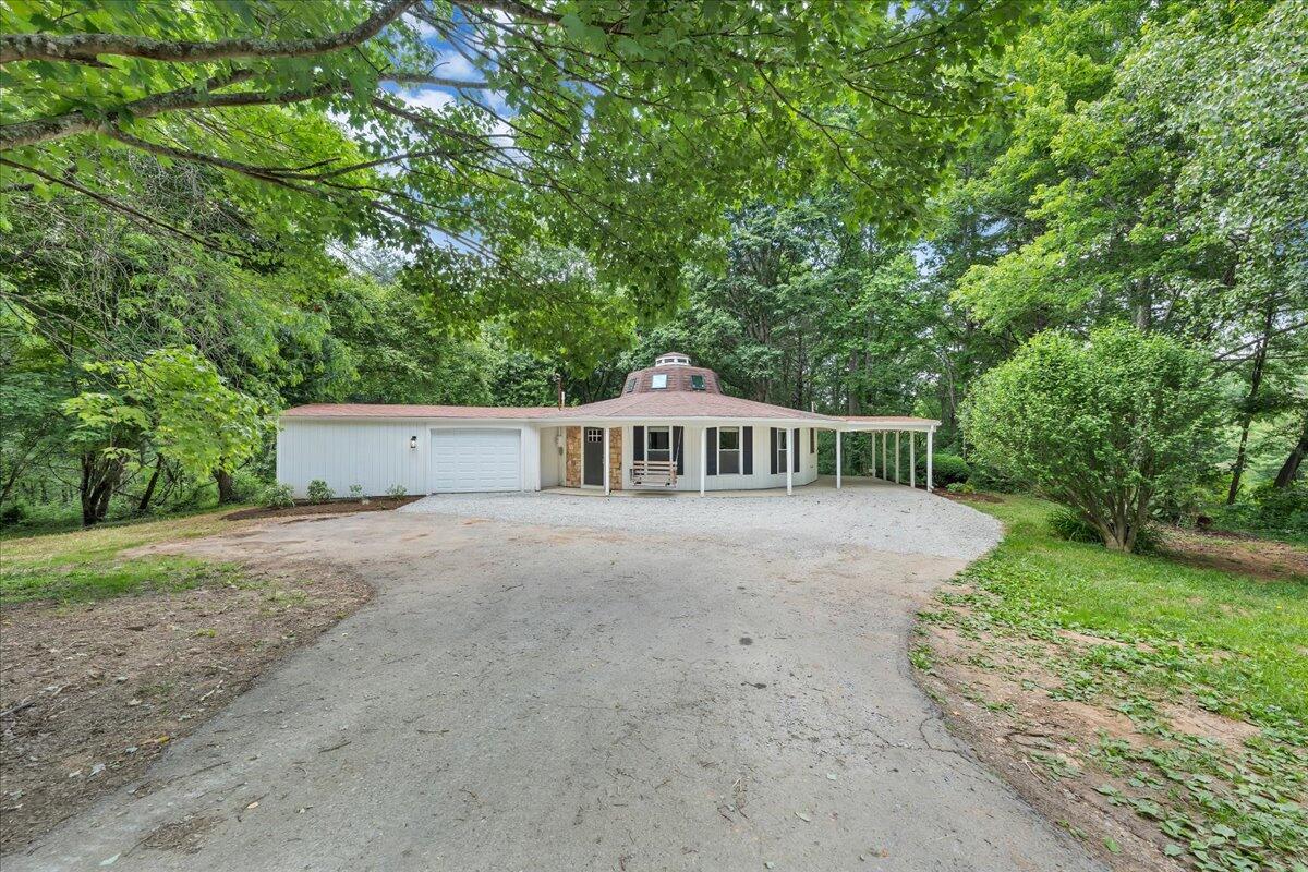 1902 Webbs Mill Road North Floyd, VA 24091 - Photo 3 of 30 a front view of a house with a garden