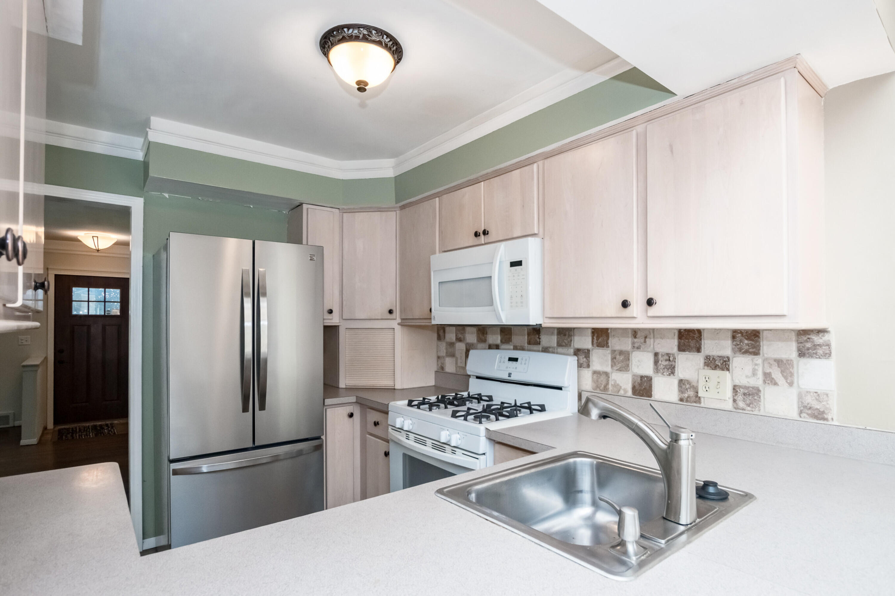 2021 Castleton Drive Troy, MI 48083 - Photo 12 of 41 new_20251010_09julia_