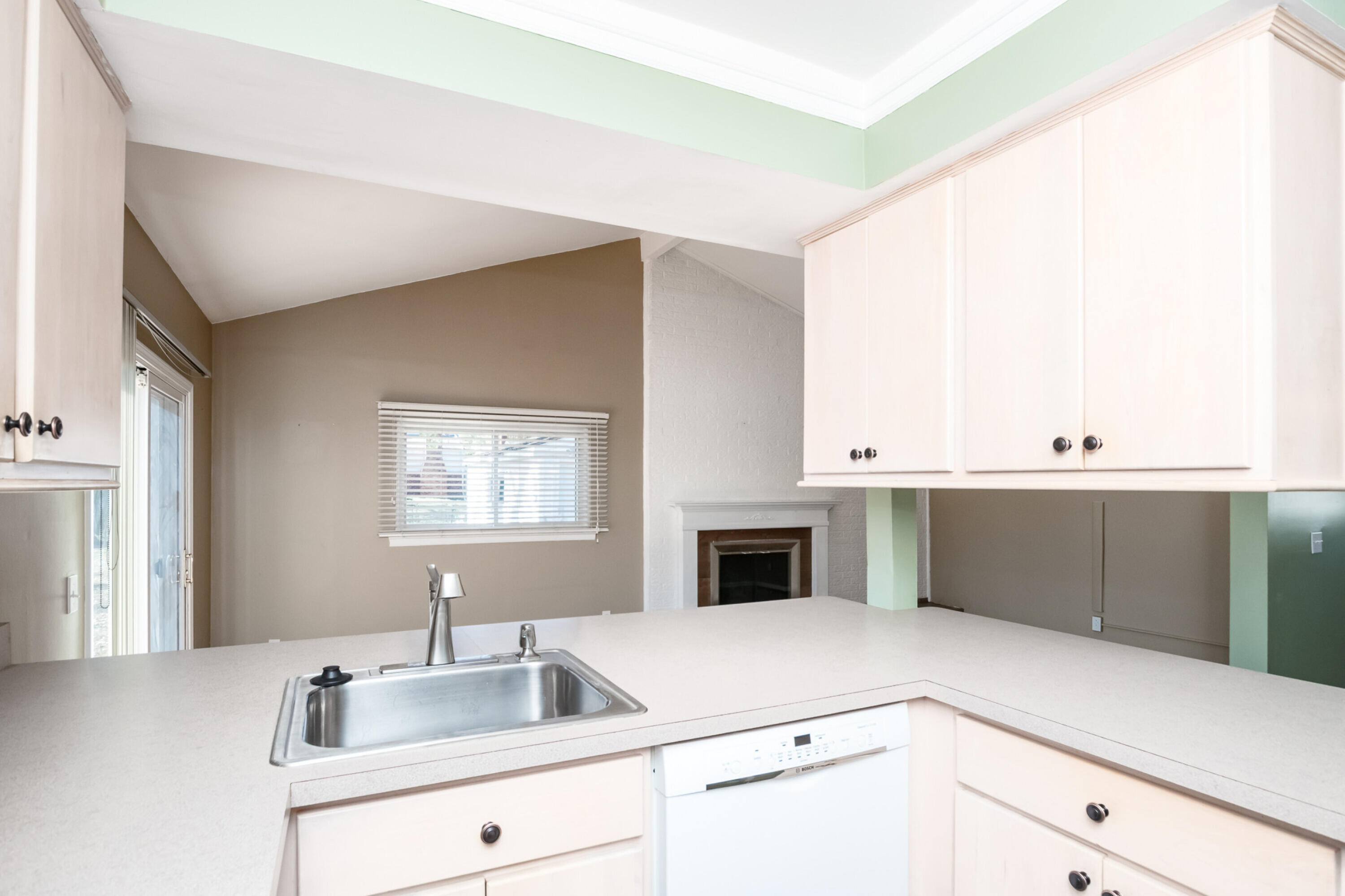 2021 Castleton Drive Troy, MI 48083 - Photo 13 of 41 new_20251010_08julia_